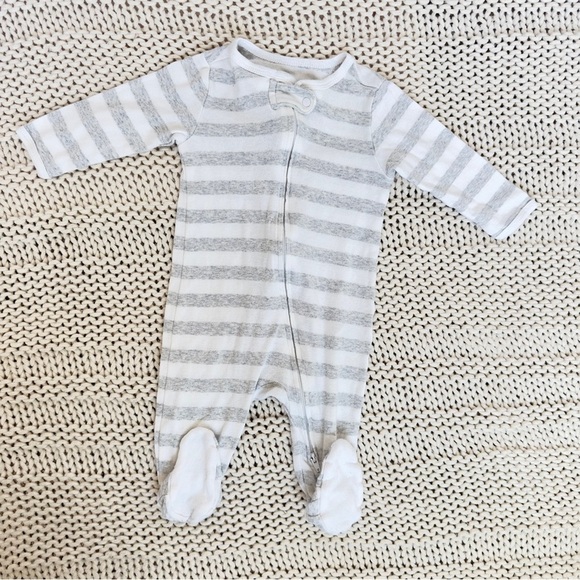 Circo Cozy Gray Striped Baby Footies with Soft Fabric 3-6 Months - Picture 1 of 4